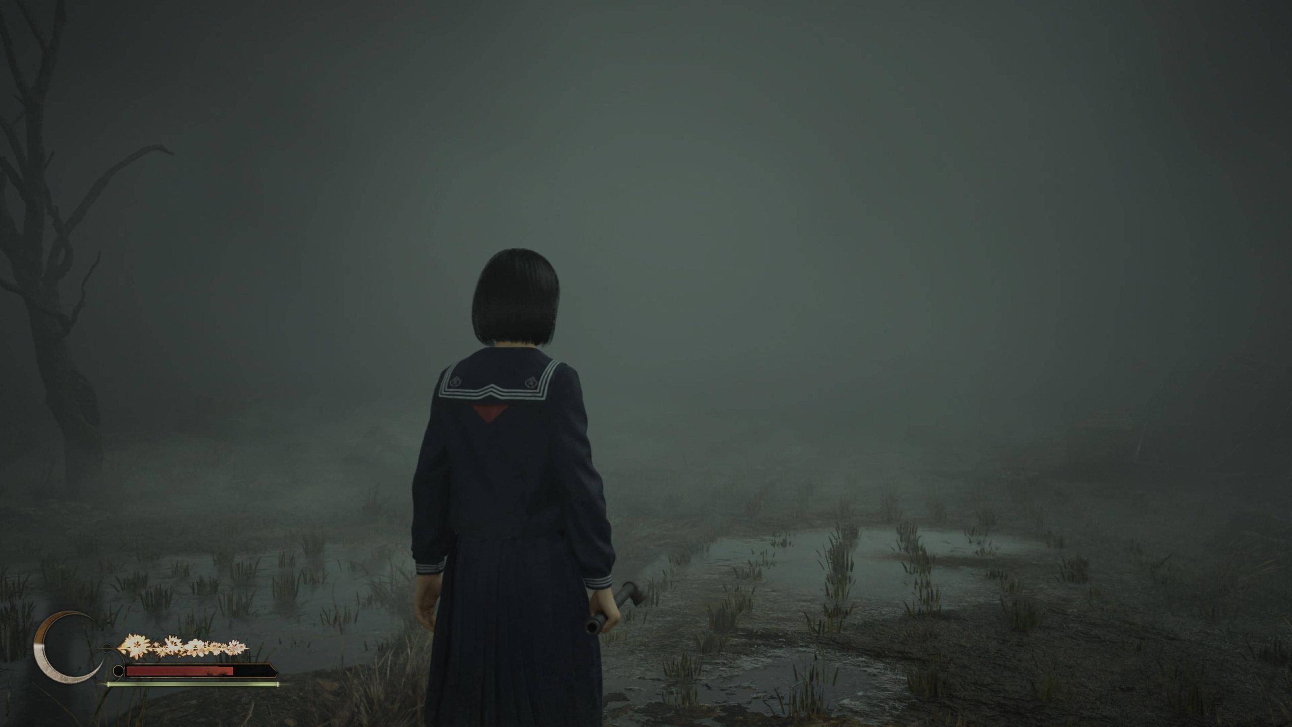 قاب هنری از معماری و جزئیات شهر Silent Hill f که حالت پوسیده و فرسوده دارد.